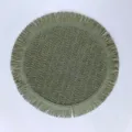 Tovaglietta rotonda in carta intrecciata verde salvia con frange, decoro elegante. - 38 cm / Verde Scuro
