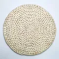 Primo piano della trama intrecciata in paglia di mais naturale della tovaglietta - 38cm (Circa 225g/Pezzo) / Colore originale