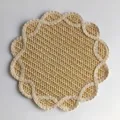 Flower-shaped woven paper straw placemat in natural beige for table decor - 38 cm / Beige