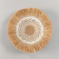 Decorazione da parete tonda in paglia intrecciata stile boho con frange in rafia. - C3