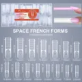 Tabella taglie dettagliata per 150 tip unghie French trasparenti con misure precise. - Stampo Unghie Spaziale 01 (150 Pezzi)