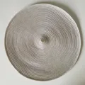 Primo piano sulla texture della tovaglietta rotonda in PP intrecciato, dettaglio. - 38 cm / Grigio chiaro
