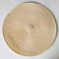 Semplice tovaglietta rotonda in PP intrecciata per tavolo da pranzo, lavabile e resistente. - 38 cm / Beige