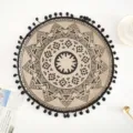 Runder Tischset aus Jute mit geometrischem Muster und schwarzen Bommeln für Deko - Bommel Stil 7 / 38 cm
