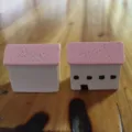 Pair of miniature resin houses with pink textured roofs for micro-landscapes - Pink Roof
