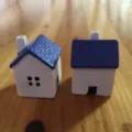 Miniature Mediterranean blue and white resin houses for moss landscape DIY decor - Purple Roof