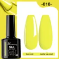 Vernis à ongles jaune vif montrant les détails des finitions brillante et mate - 018 (Jaune Vif)