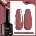 Comparaison du fini brillant et mat pour le vernis à ongles mauve, nuance 023 professionnel. - 023 (Rose Séchée)