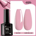 Détail du vernis gel rose #025 montrant les effets de finition brillant et mat - 025 (Rose Doux)