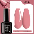 Vernis semi-permanent Misscheering 031 comparatif entre top coat brillant et effet mat - 031 (Rose Poudré)