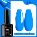 Détails du vernis à ongles gel bleu 071 montrant les finitions top coat brillant et mat - 071 (Bleu Électrique)