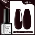 Vue macro du gel à ongles marron foncé montrant les effets brillant et mat - 081 (Brun Foncé)