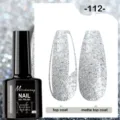 Vernis à ongles gel pailleté argenté avec détails de finition brillante et mate - 112 (Paillettes d'Argent)