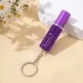 Vue détaillée de l'atomiseur de parfum 5ml serti de strass violets avec porte-clés - 5ml / Violet