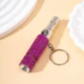 Nahaufnahme eines 3-in-1-Outdoor-Schlüsselanhängers mit Pfeife, Kompass und Taschenlampe - 3-in-1 Funktion (Pfeife + Kompass + Taschenlampe) / Fuchsia