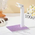 Detailweergave van witte nagellampstandaard met paarse strass-stenen basis - Lichtpaars