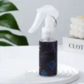 Tragbare nachfüllbare Sprühflasche aus Kunststoff mit glitzerndem Strass-Muster-Design - 60ml / Schwarz Geometrischer Punkt