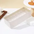Detailansicht eines 27-Gitter Acryl-Make-up-Organizers mit glitzerndem Strass-Besatz - 27 Fächer / Weiß