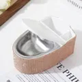 Detaillierte Ansicht eines kreativen, roségoldenen Aschenbechers in Toilettenform mit Strass - Champagnergold