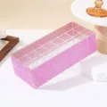 Detailansicht eines Acryl-Makeup-Organizers mit 27 Fächern und rosa Strasssteinen - 27 Fächer / Rosa
