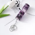 Detalle del atomizador de perfume de leopardo púrpura con llavero plateado. - Leopardo Púrpura (C1)