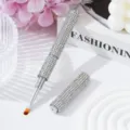 Vista dettagliata del pennello per nail art a doppia punta con strass e punta piatta - Pennello Strass a Doppia Estremità / Bianco AB