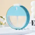 Primer plano de un frasco de spray azul de 35 ml con detalles de pedrería. - Azul lago / 35ml