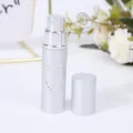 Vista detallada del atomizador de perfume de 5ml plateado con strass en forma de corazón - Plateado