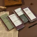 Conjunto de diario de viaje de cuero vintage con inserciones y cierre de banda elástica. - Impresión Vintage