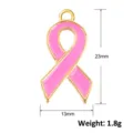 Vista detallada del colgante de cinta rosa con dimensiones 23x13mm y peso de 1,8g. - Estilo Clásico Cinta Rosa (A0918)