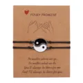 Handgefertigte, verstellbare Yin Yang gewebte Partnerarmbänder auf Pinky Promise Karte. - Tai Chi Minimalistischer Stil / 2-teiliges Set Mit Displaykarte