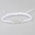 Handgefertigtes weißes geflochtenes Armband mit einem silbernen Unendlichkeitssymbol - Unendlichkeit-Stil (B0083) / Weiß