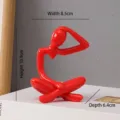 Statuetta del pensatore astratto rosso minimalista per decorazioni da scrivania moderne - Modello C / Rosso