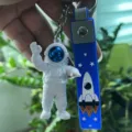 Leuke cartoon astronaut sleutelhanger zacht rubberen rugzak hanger auto leuke cadeau - Blauw