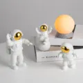Noords astronauten beeldje set met nachtlampje, creatieve bureau decoratie voor kind. - Grote gouden 3-delige set & gele maan