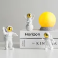 Creatieve astronauten beeldjes set, noordelijke hars bureaudecoratie voor kinderkamer. - Kleine gouden 3-delige set & gele maan