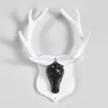 Supporto da parete decorativo con testa di cervo e gancio, decorazione murale 3D per soggiorno. - 3288-C