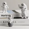 Niedliches Astronauten Figuren Set, Kunstharz Raumfahrer Modell Tischdekoration und Geschenk. - Kleines exquisites silbernes 3er-Set