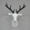 Scandinavische witte hertenkop wanddecoratie met grote zwarte geweien voor muur - S / Wit en Zwart