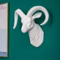 Moderne witte ram hoofd wandsculptuur, Scandinavische minimalistische dierendecoratie thuis. - Wit