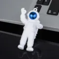 Creative astronaut keychain featuring blue visor and cute space man pendant for keys. - Style A without Buckle / Blue