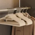 Cintres antidérapants en velours, beige sans traces d'épaules pour penderie, cintre robuste solide. - Épaissi / Blanc Cassé