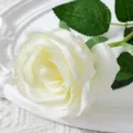 Fausse rose blanche simple fleur en soie chic pour décoration de mariage à la maison - Blanc