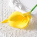 Fleur de Lys Calla Artificielle PU Mini Jaune Tige Unique pour Décoration Mariage et Photo - Jaune