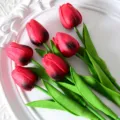 Mini tulipanes artificiales de PU flores falsas para decoración de bodas ramos rojos al por mayor - Burdeos