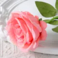 Fleur de rose en soie artificielle rose unique pour décoration de mariage, fausse fleur - Rose Corail