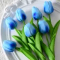Pequeñas flores de tulipán artificiales de plástico PU azul para decoración de boda hogar - Azul claro