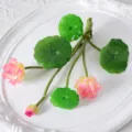 Bouquet de fleurs de lotus artificielles et de feuilles vertes pour déco et accessoire photo. - Petite fleur de lotus rose chair