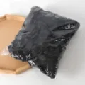 Pétales de rose artificiels noirs en sachet transparent, parfaits pour un mariage et une fête. - Noir