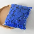 Pétales de roses artificiels bleus en sachet pour décorations de mariage et de fête. - Bleu foncé
